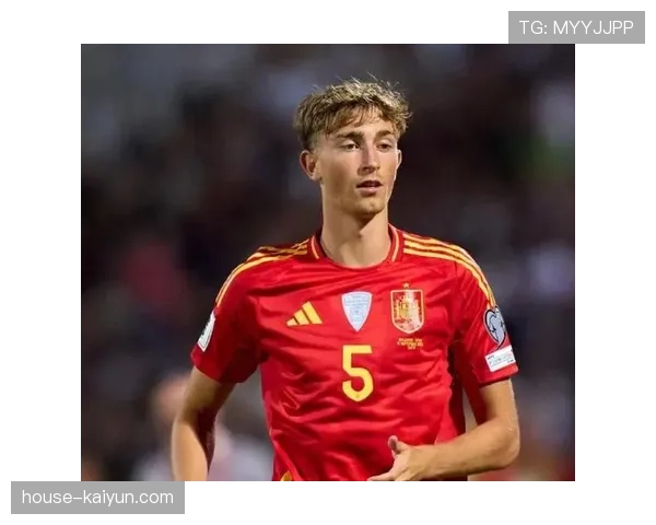 赫伊森本场传球成功率89%，9次解围5次抢断表现稳健